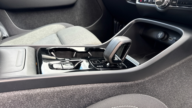 Volvo XC40 2.0 B4P Plus Dark 5dr Auto Petrol Estate